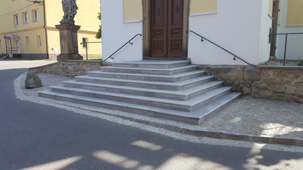 Žulové schody - kostel Libina